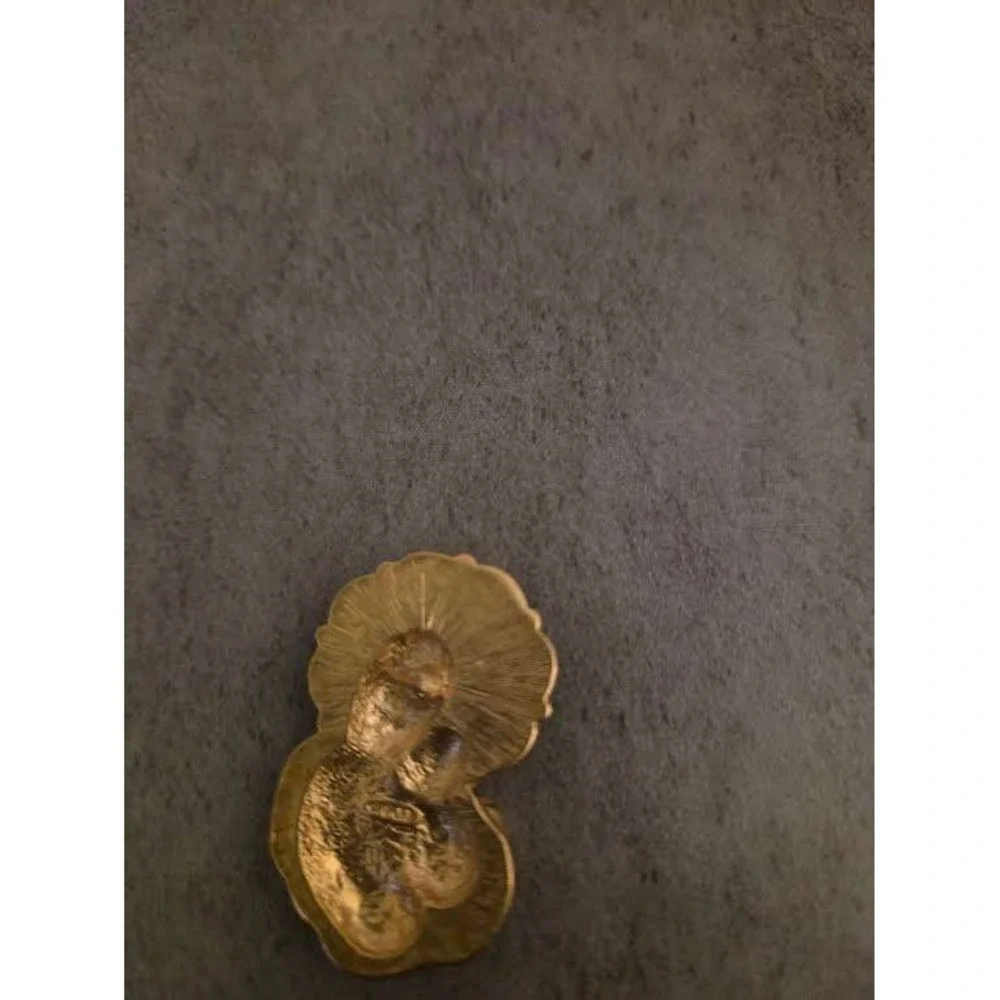 Vintage Gold Tone Virgin Mary and Child Jesus Religious Enamel Lapel Pin